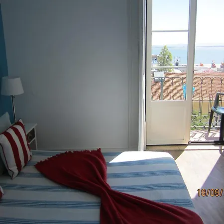 Alojamento de Acomodação e Pequeno-almoço Beira Mar Lisboa